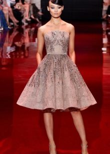 Dress in the style of the 50th new bow