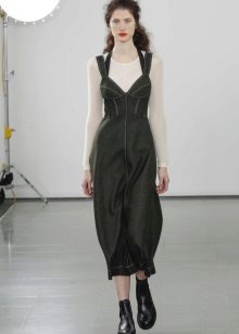 Fitted dress with detachable bodice