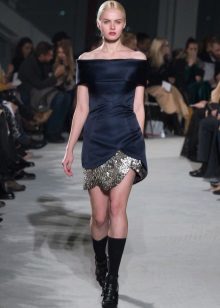 Fitted straight dress with lowered sleeves