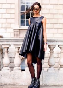 Black panty hoses for leather dress