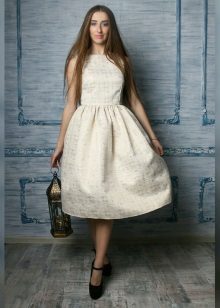 dress made of brocade prstogo cut