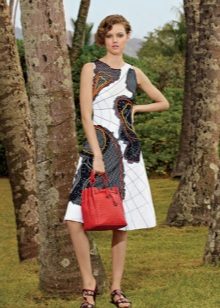 Red bag to white-black dress
