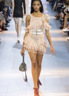 Accessories for beige short dress