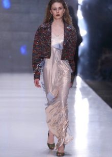 Jacket to the beige dress to the floor