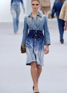 Bag to a short denim shirt dress