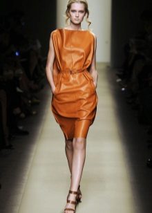 Sagdali to a short leather dress