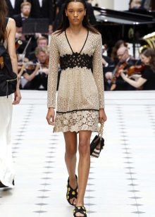 Black accessories to the lace dress for every day