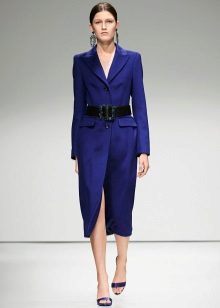 Midi dress with a belt