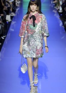 Bag and shoes for a short shirt dress