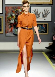 Jewelery to the dress-shirt to the floor