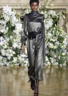 Transparent gray panty hoses to a gray dress