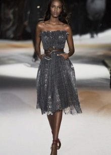 Brown belt to gray dress