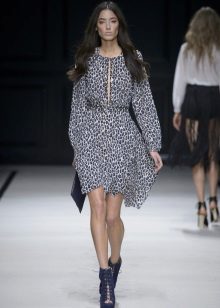 Blue shoes to gray dress