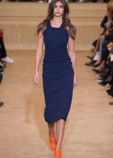 shoes to a dark blue dress