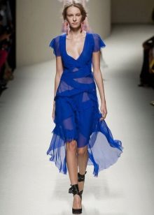 Black shoes to blue dress