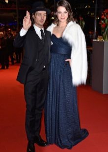 Fur cape to blue dress