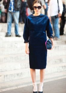 Slippers for a blue sheath dress