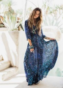 Bracelet to the blue dress to the floor