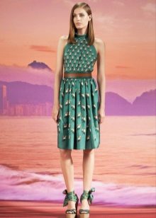 Belt to the green dress