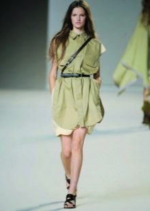 Belt to the green dress