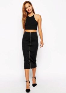 Knitted black skirt with a high waist with a zipper