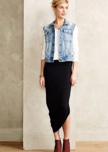 Knitted pencil skirt