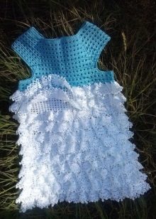 Elegant dress white and blue with ruffles for girls 4-5 years crocheted
