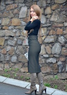 Midi length pencil skirt