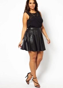 Short leather skirt sun