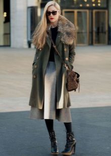 Coat with fur trim in combination with the skirt the sun for girls with figure type Pear