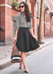 Skirts suitable for women with figure type Pear