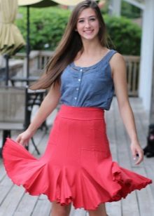 Short skirt year for girls with figure type pear