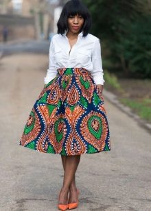 Medium length conical skirt with ethnic print