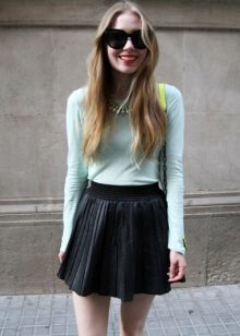 Leather skirt sun in combination with a mint sweater