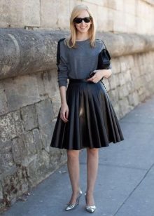 Leather skirt sun midi length for skinny girls