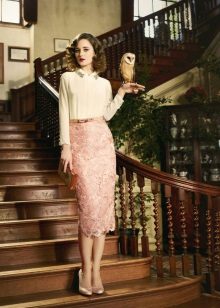 sophisticated look with lace pencil skirt