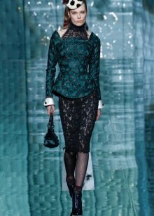 lace skirt in autumn look