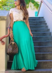 Skirt in the floor for the summer