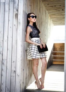 Accessories for short summer skirt