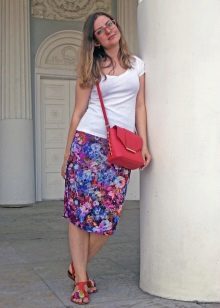Bright bag and white T-shirt in combination with a bright skirt