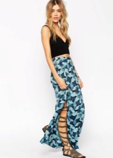 Skirt in the floor with a cut and flowers