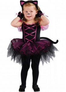 New Year's dress a cat for the girl