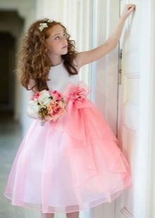 Magnificent dress for the girl of 5 years