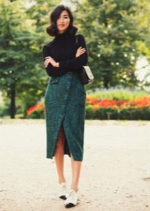 Straight skirt with turtleneck