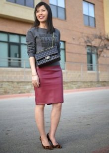 Straight skirt with sweatshirt