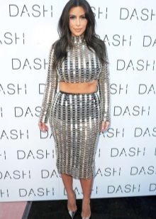 Straight skirt for women with pear type