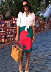 Wicker bag in combination with a bright pencil skirt