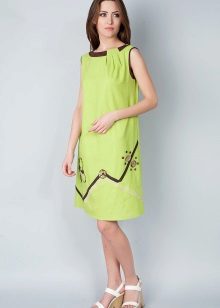 Salad dress with sandals