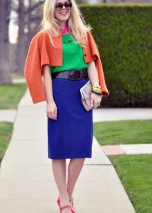Blue pencil skirt in combination with a bright top