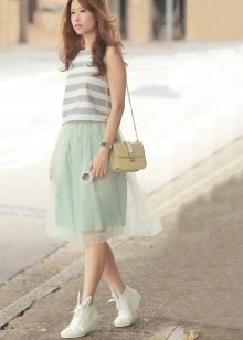 Mint organza skirt in combination with sneakers
